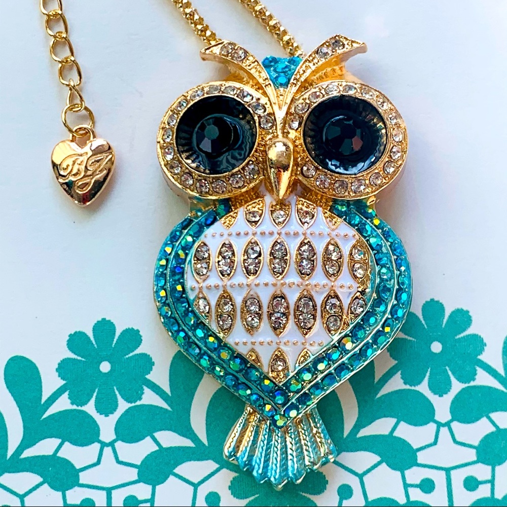 💋 3/$30 💋 Betsey Johnson Style - Owl Pendant Necklace